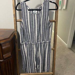 EUC L Old Navy Chambray and Off-White striped dress with tie waist